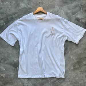Remera blanca manos RAICES
